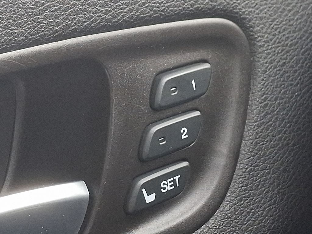 2016 Acura MDX Base 26