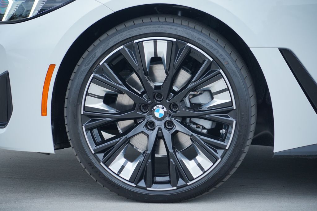 Thumbnail: 2027 BMW 4 Series - 6