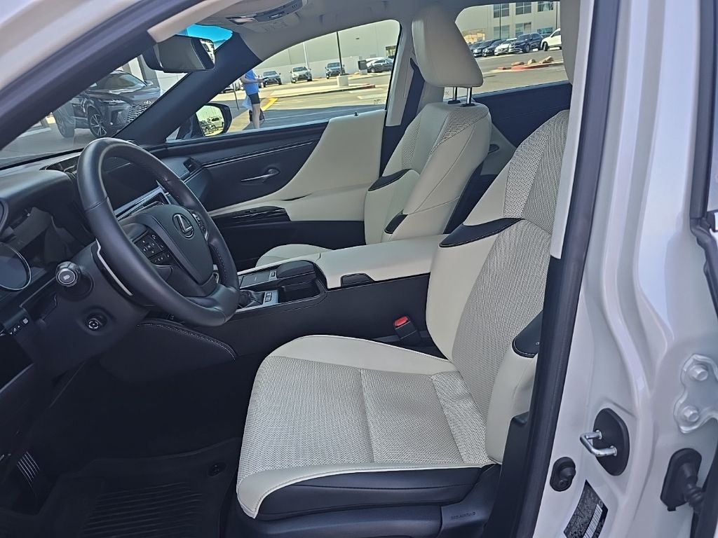 2022 Lexus ES Hybrid 300h 4