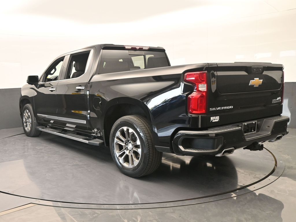 Used 2022 Black Chevrolet High Country image 4
