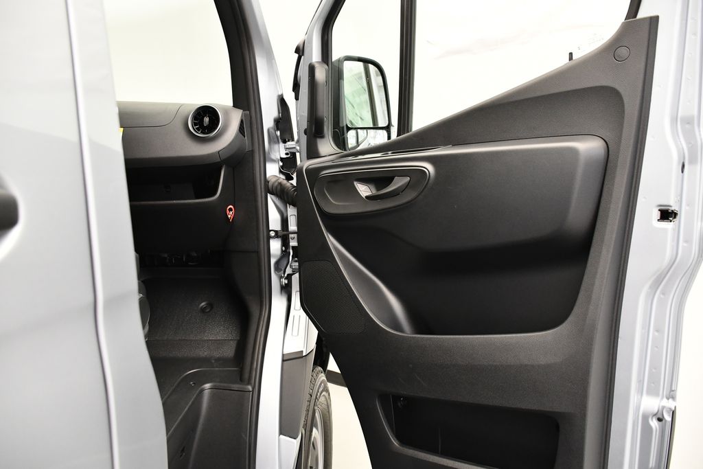 Thumbnail: 2025 Mercedes-Benz Sprinter - 30