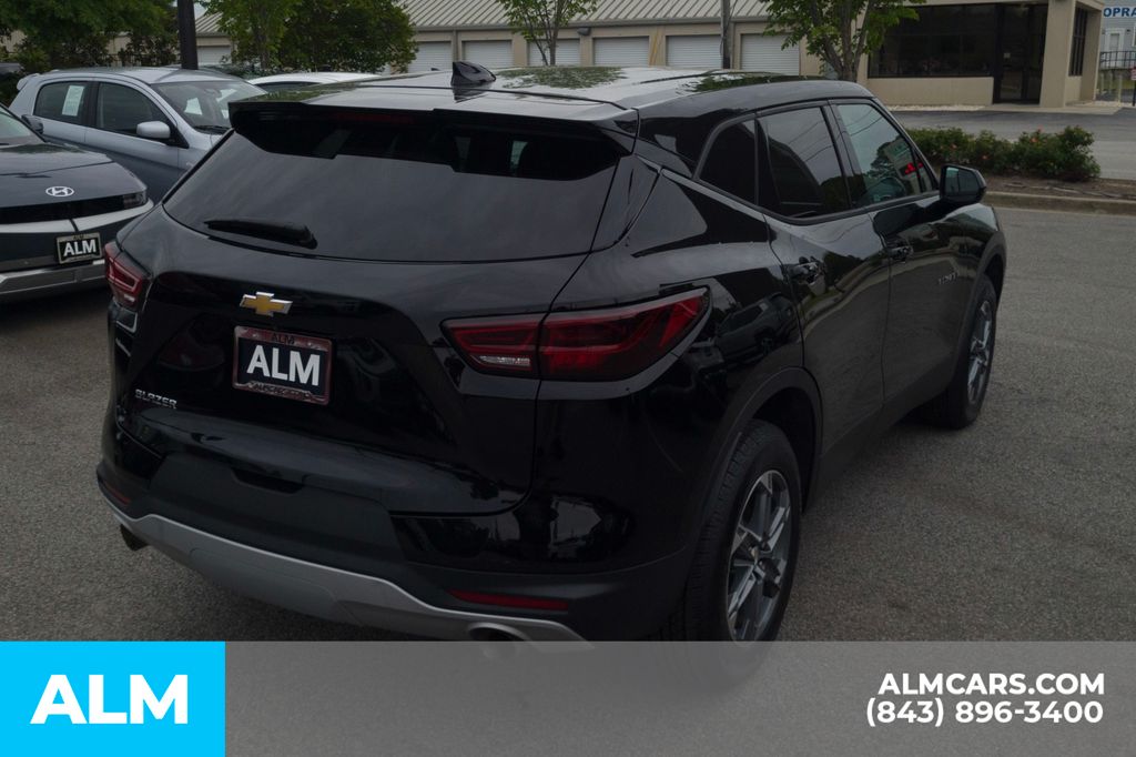 Used 2025 Black Chevrolet LT image 5
