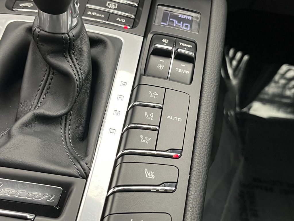 Thumbnail: 2021 Porsche Macan - 19