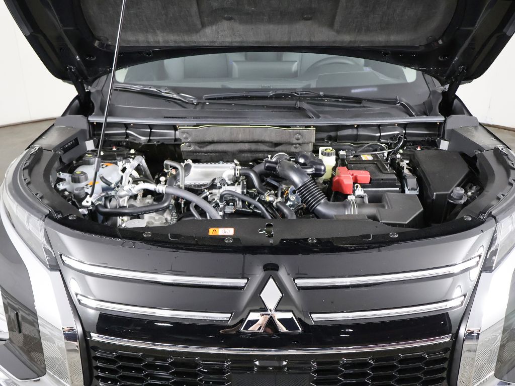 New 2026 Black Mitsubishi SE image 21