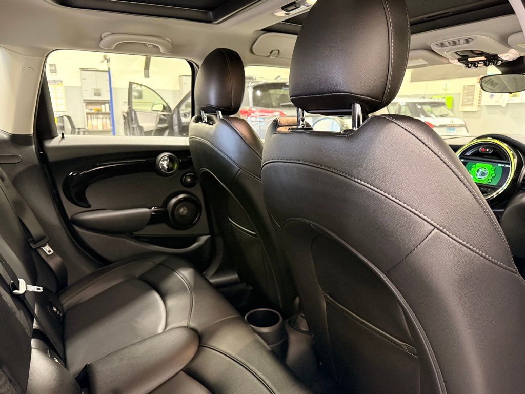 Thumbnail: 2019 MINI Cooper - 23