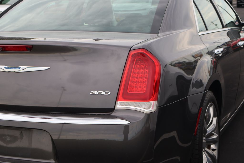 Thumbnail: 2018 Chrysler 300 - 10