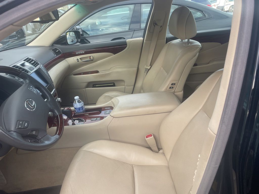 Thumbnail: 2012 Lexus LS - 4