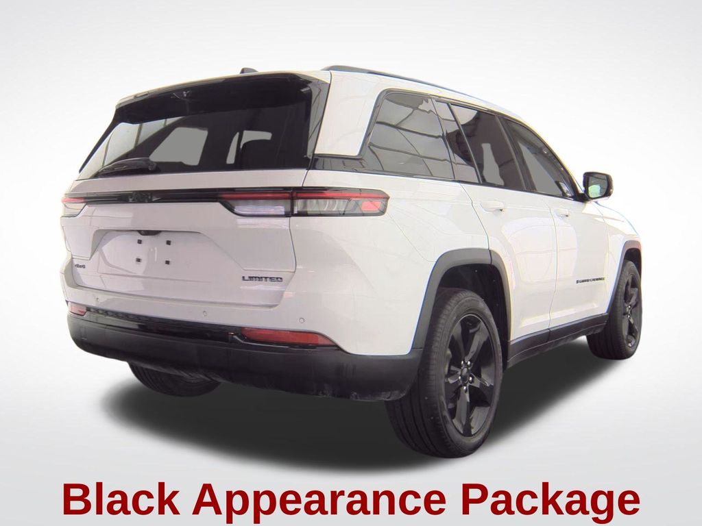 2025 Bright White Clearcoat Jeep Grand Cherokee Limited 4X4 SUV