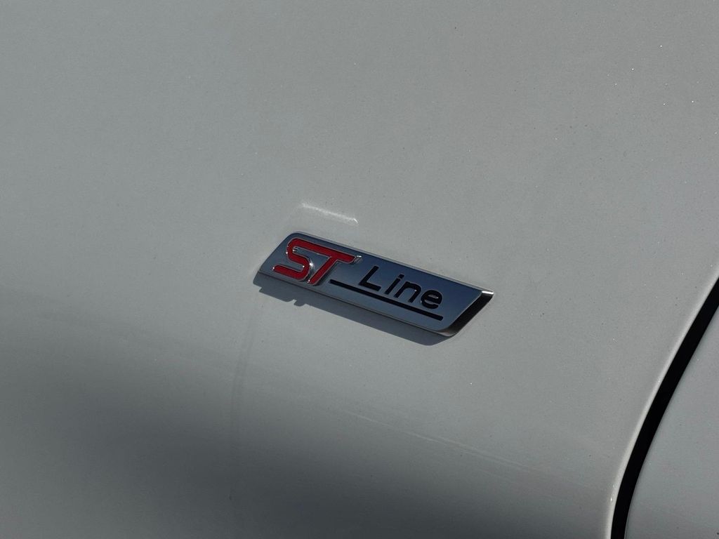 New 2026 Star White Metallic Tri-Coat Ford ST-Line image 8