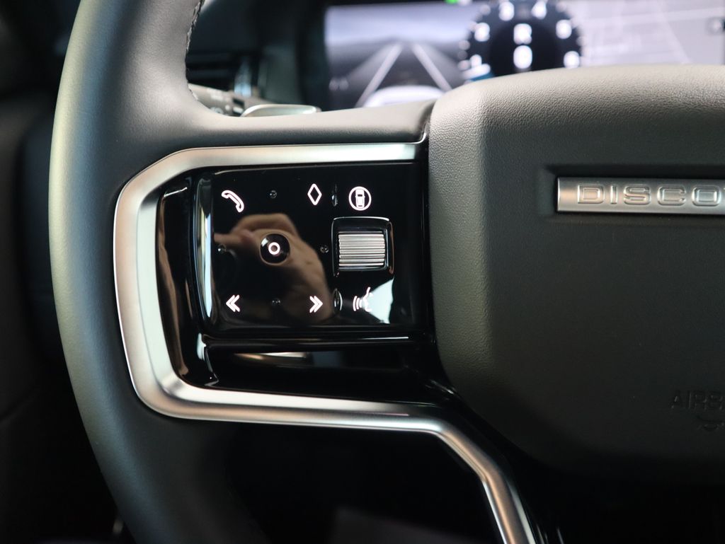 Thumbnail: 2025 Land Rover Discovery Sport - 11