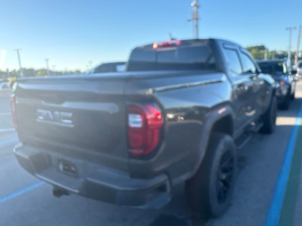2024 GMC Canyon — photo 12