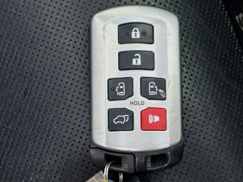 Used Car 2020 Toyota Sienna  For Sale Under $30,000 In Austin, Texas