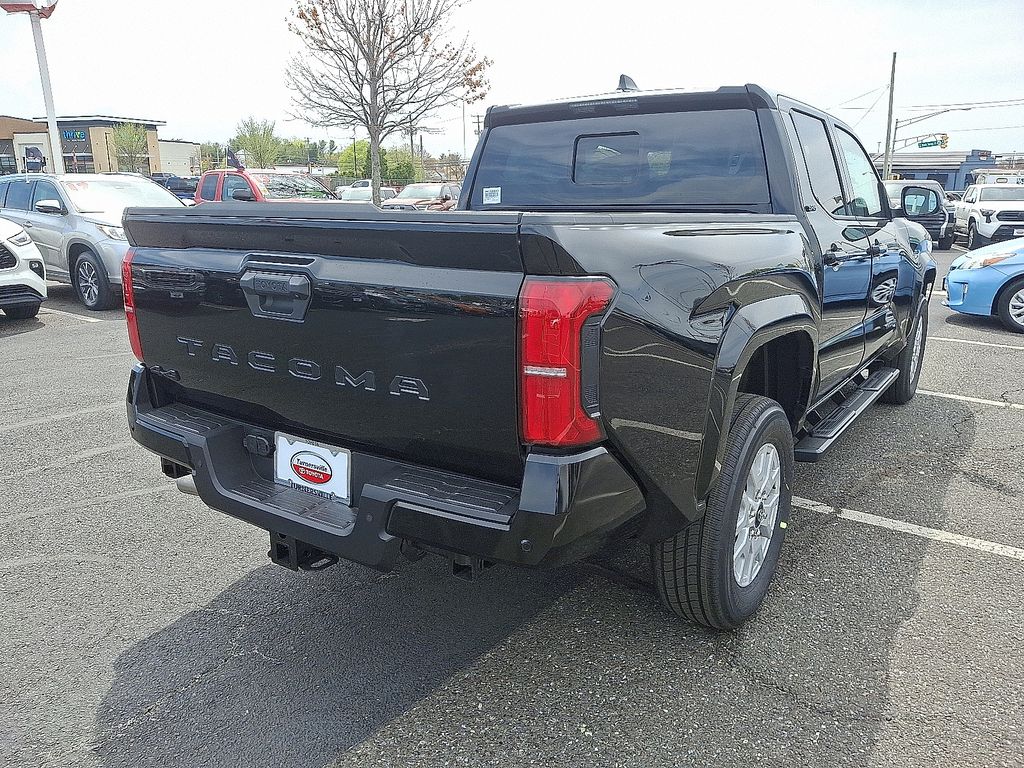2025 Toyota Tacoma SR5 4