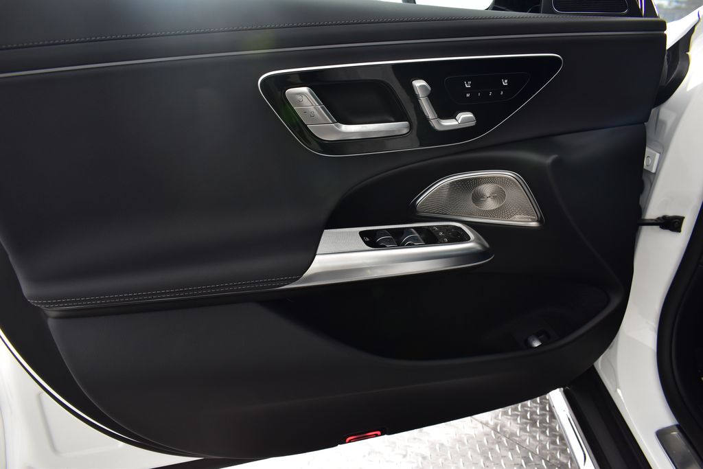 Thumbnail: 2025 Mercedes-Benz E-Class - 12