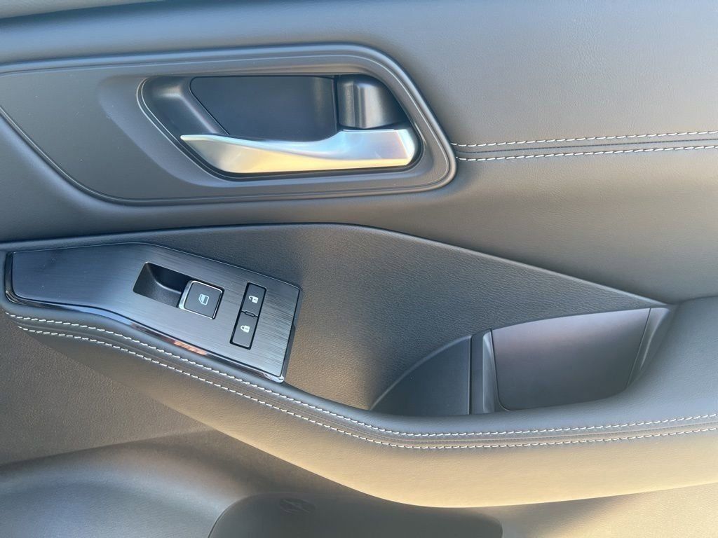 2025 Gun Metallic Nissan Rogue SL FWD SUV