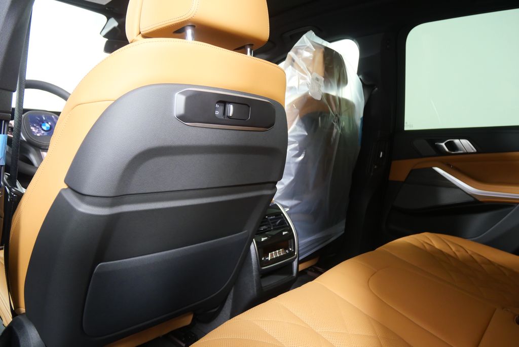 Thumbnail: 2026 BMW X5 - 17