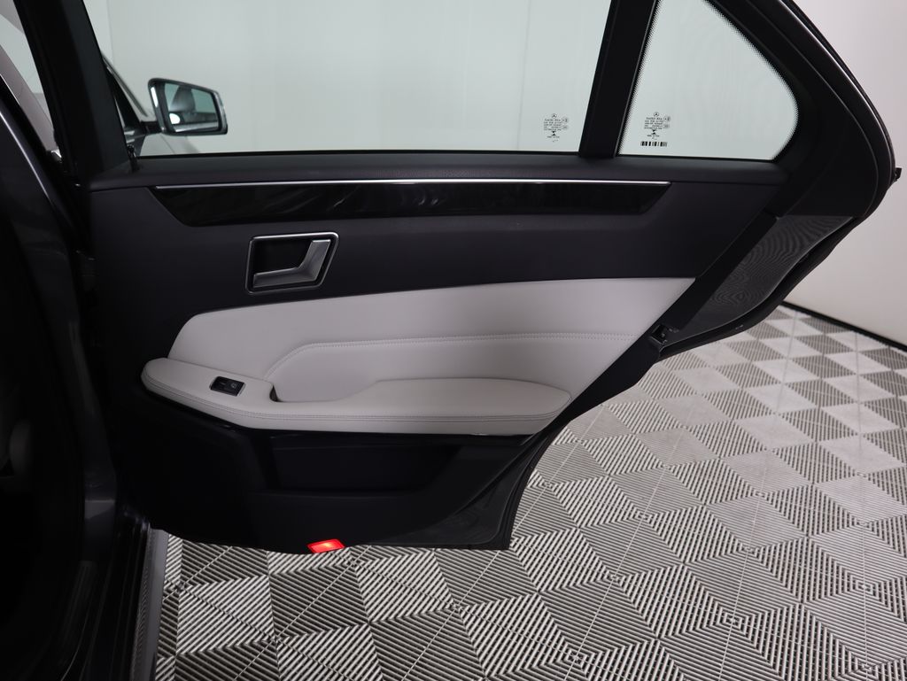 Thumbnail: 2016 Mercedes-Benz E-Class - 28