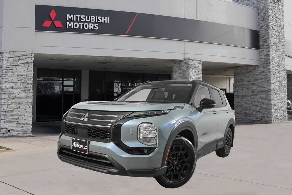 Moonstone Gray/Black Roof 2026 Mitsubishi Outlander SUV / Crossover All-Wheel Drive Continuously Variable Transmission