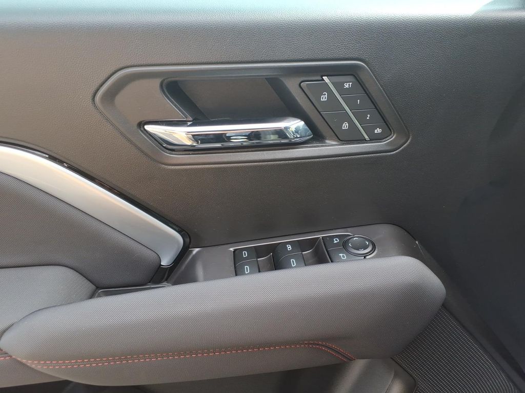 Used 2025 Black Chevrolet Z71 image 12