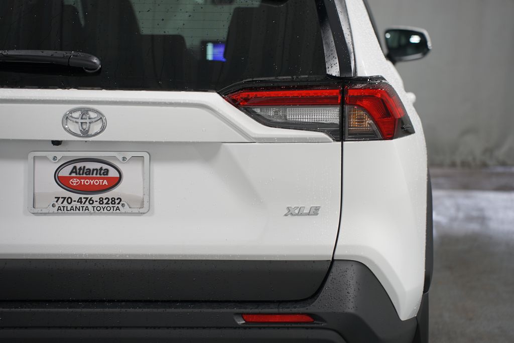 2025 Toyota RAV4 XLE 10