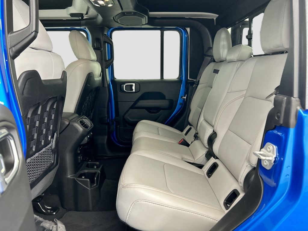 Thumbnail: 2023 Jeep Gladiator - 18