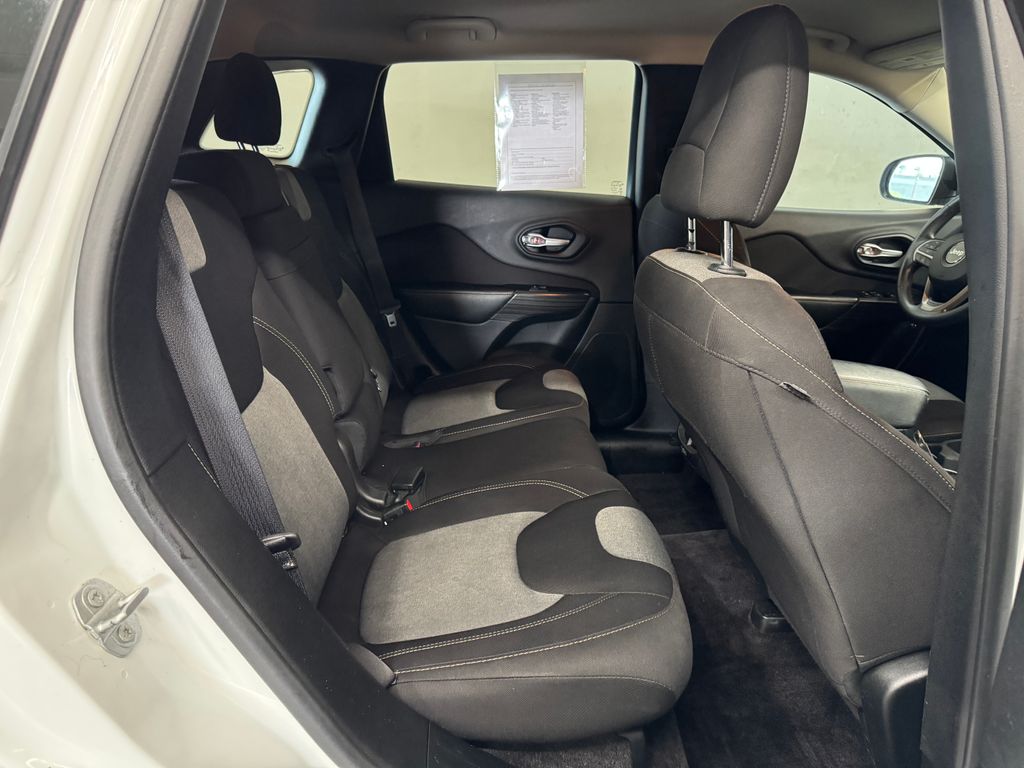2016 Jeep Cherokee Sport