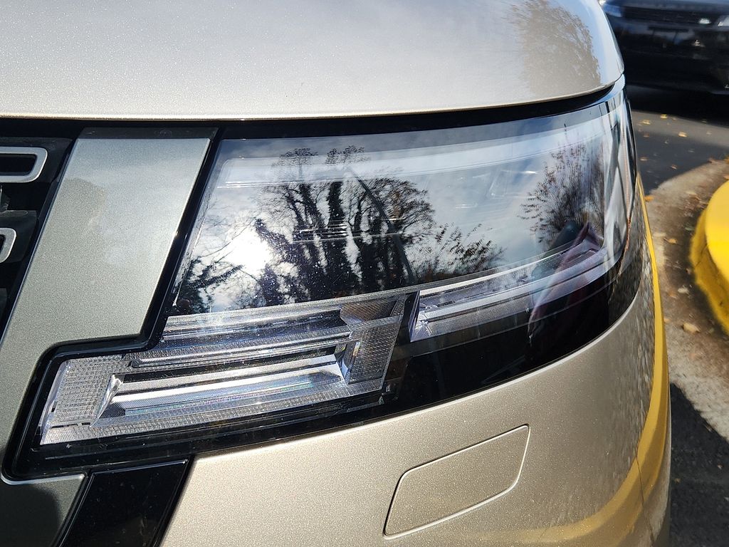 Thumbnail: 2025 Land Rover Range Rover - 9