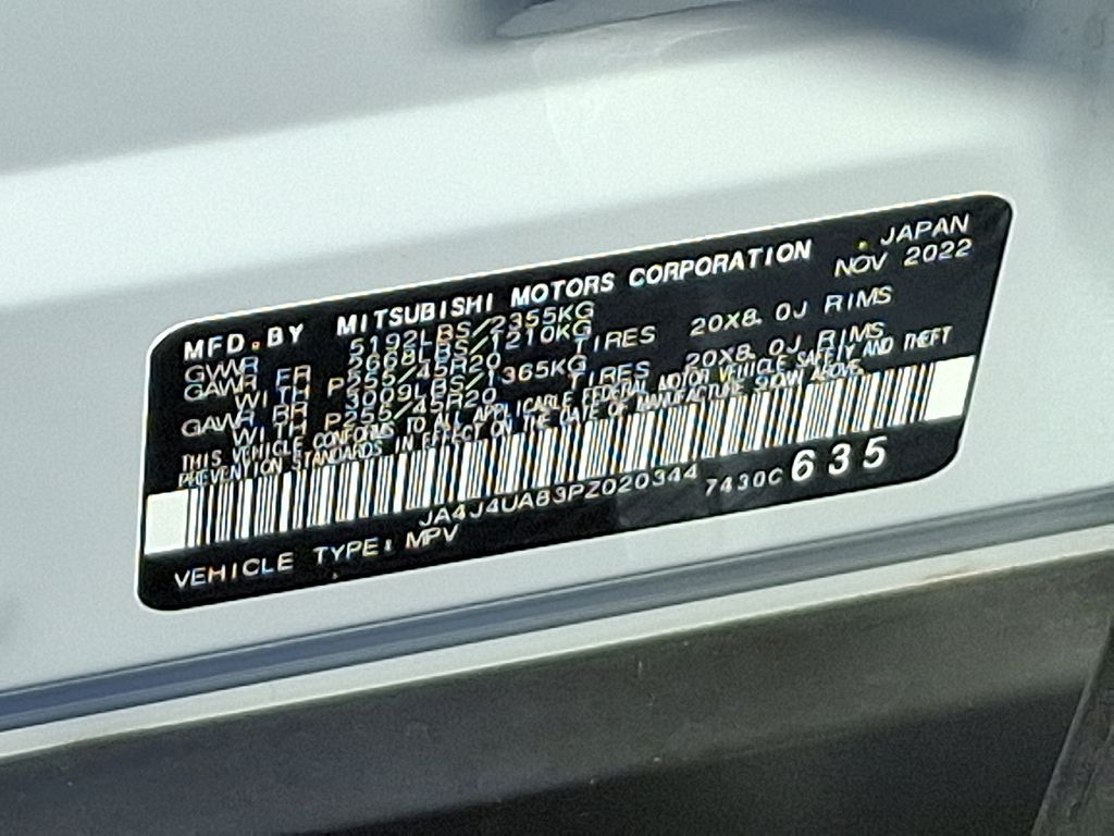 Thumbnail: 2023 Mitsubishi Outlander - 27