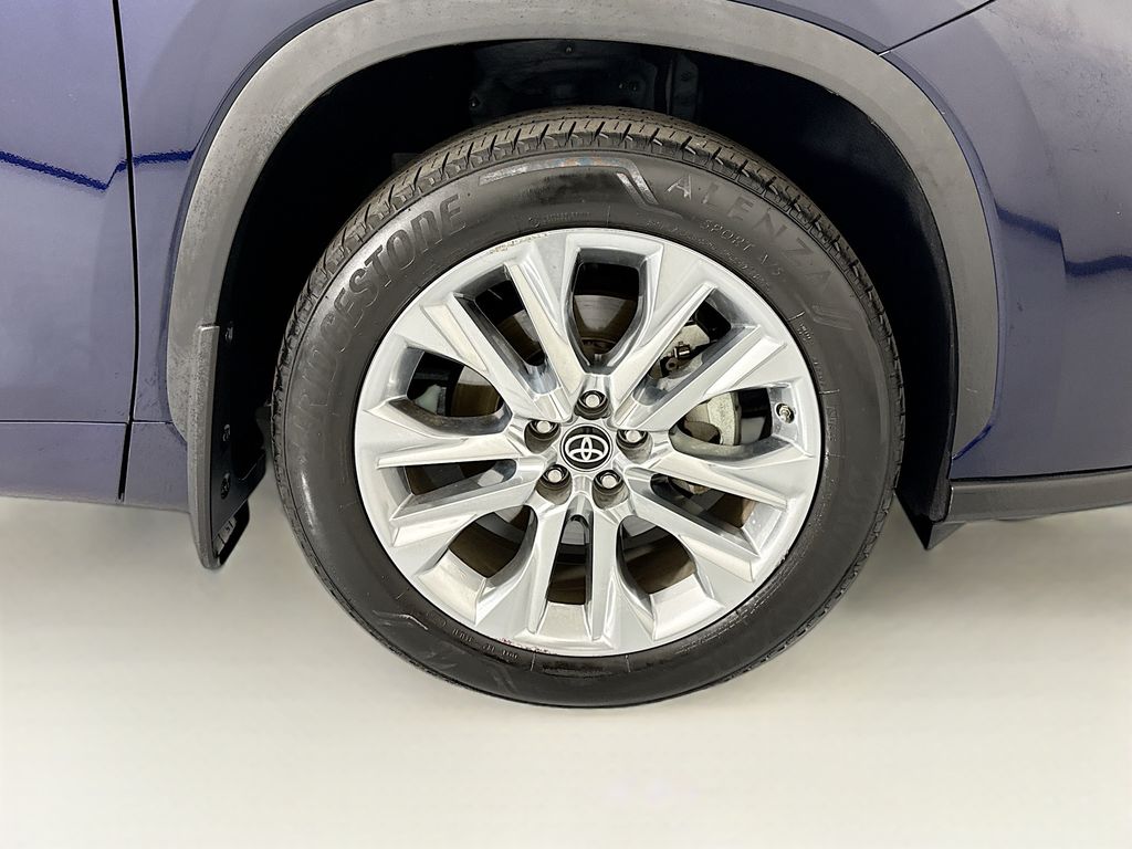 Thumbnail: 2024 Toyota Highlander - 32