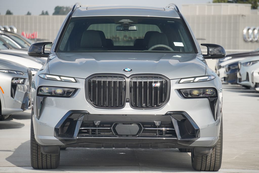 2025 BMW X7 M60i 2