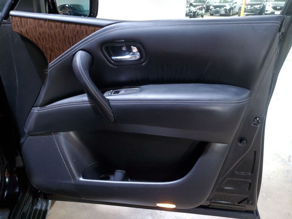 2017 Nissan Armada Platinum photo