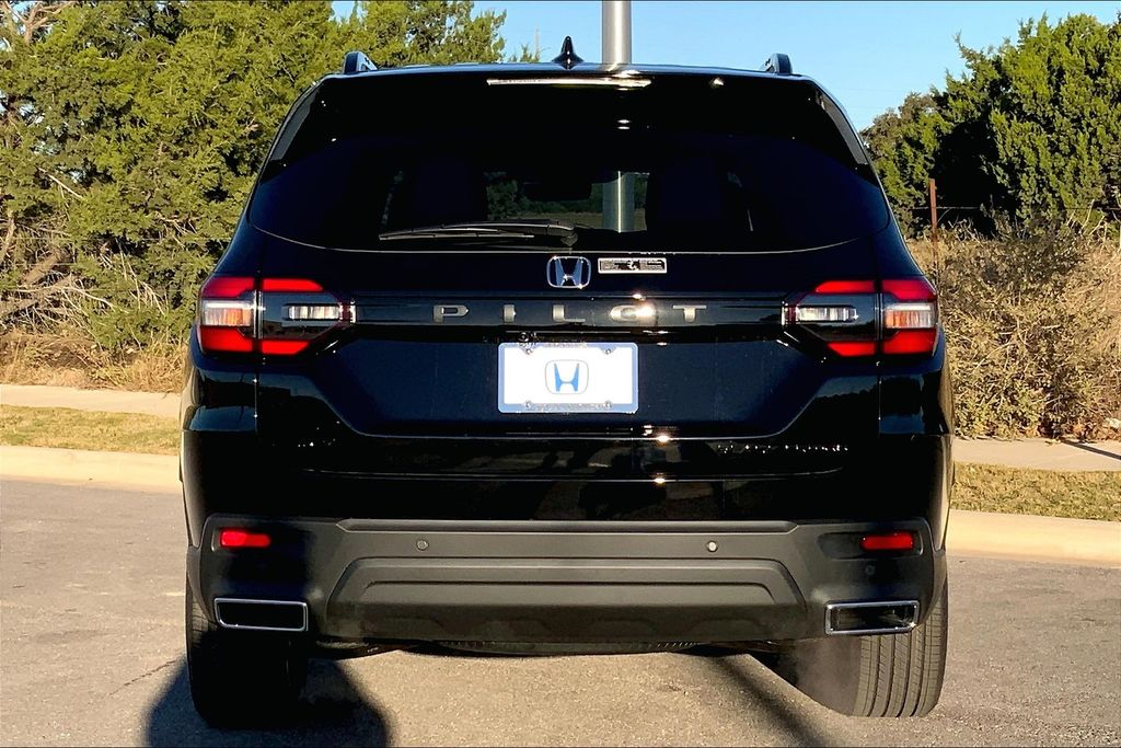 2025 Honda Pilot Black Edition 4