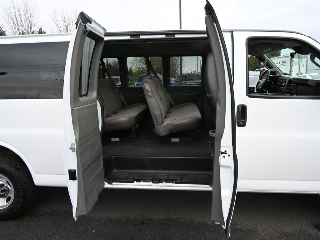 2020 Chevrolet Express Passenger RWD 3500 Extended Wheelbase LT