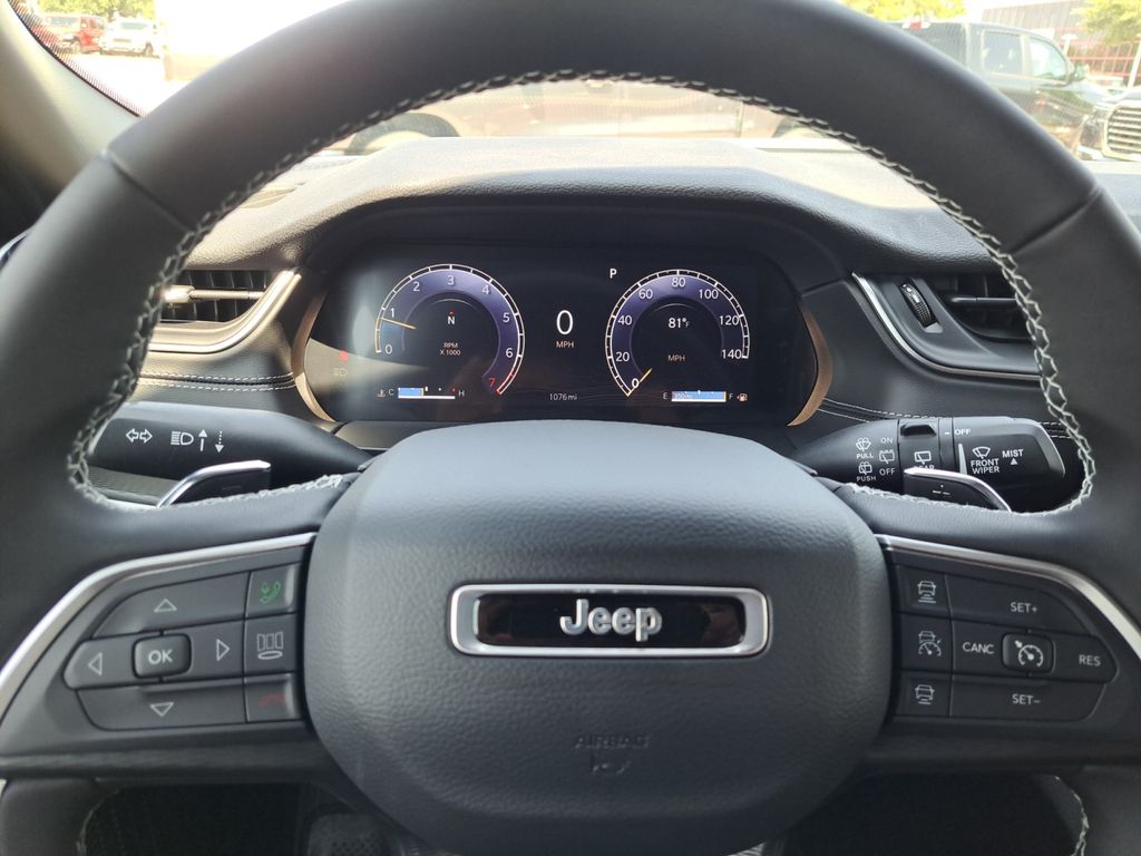 New Car 2025 Jeep Grand Cherokee L  Laredo For Sale In Austin, Texas