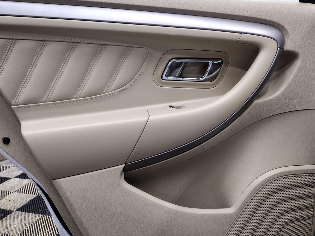 2016 Ford Taurus SEL