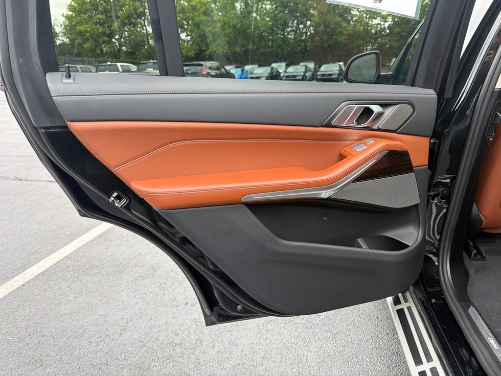 Thumbnail: 2026 BMW X7 - 21