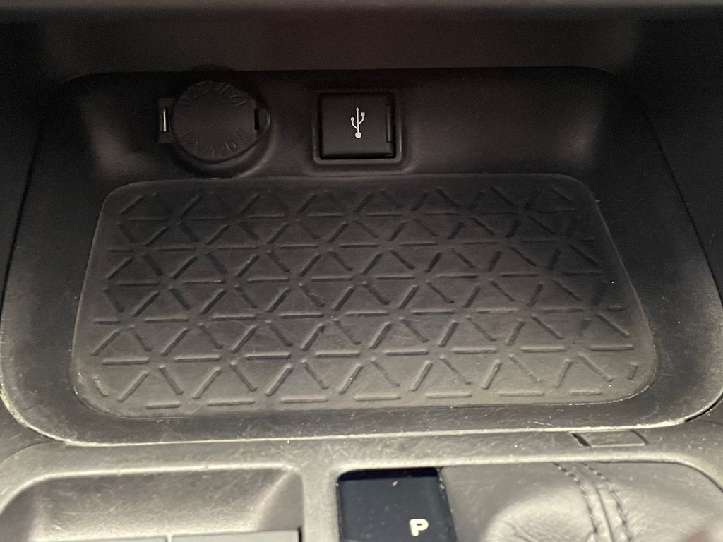2021 Toyota RAV4 XLE Premium 28