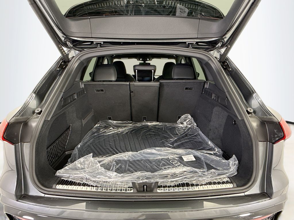 Thumbnail: 2026 Audi SQ5 - 27