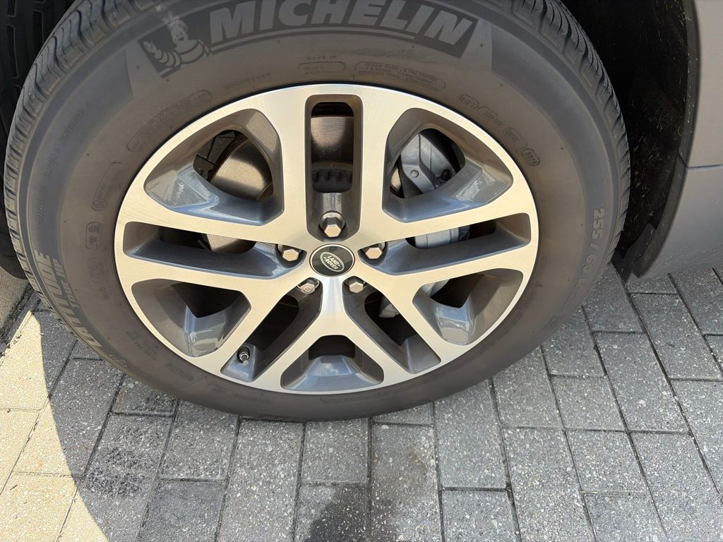 Certified Used 2020  Land Rover HSE image 10