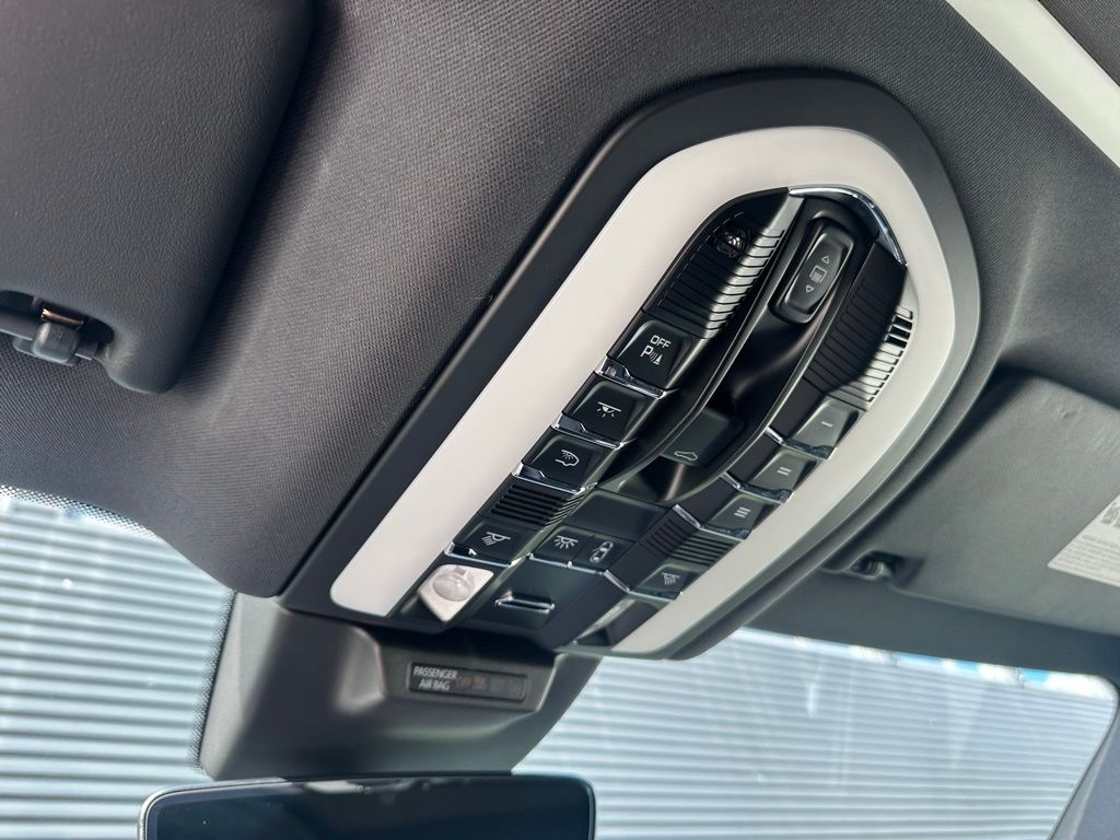 Thumbnail: 2023 Porsche Macan - 32