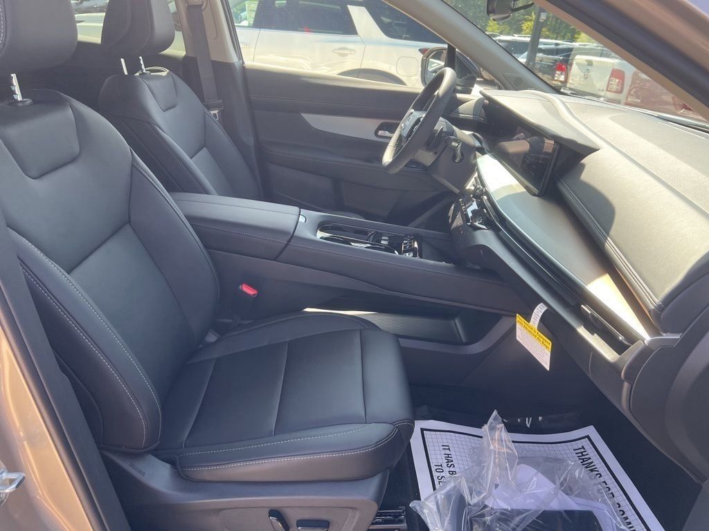 2025 Champagne Silver Metallic Nissan Murano SL AWD SUV