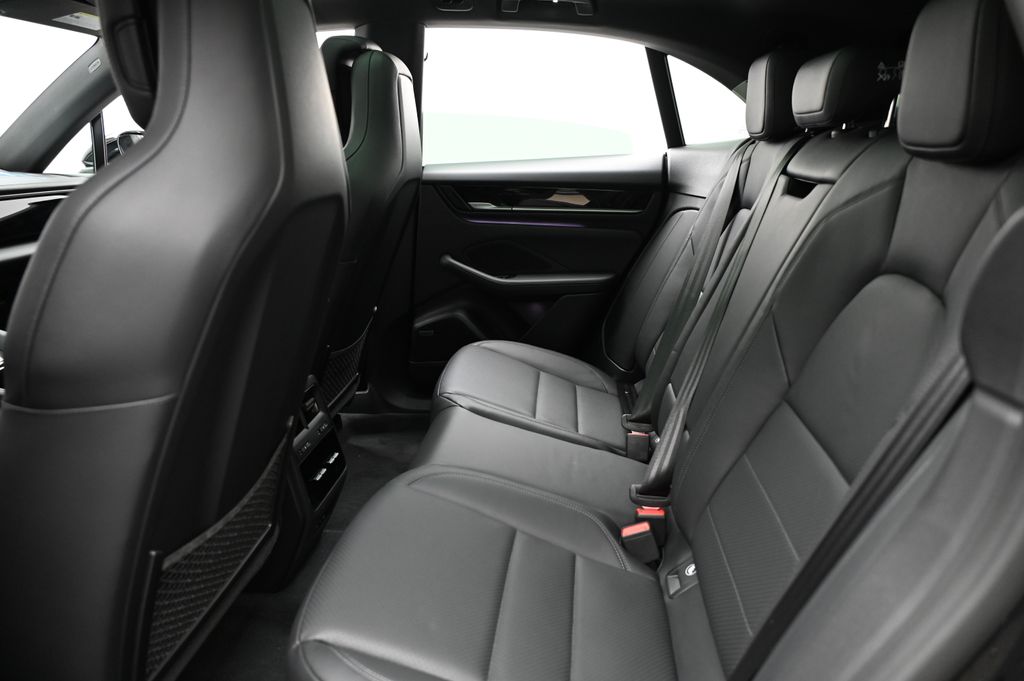 Thumbnail: 2025 Porsche Macan - 28