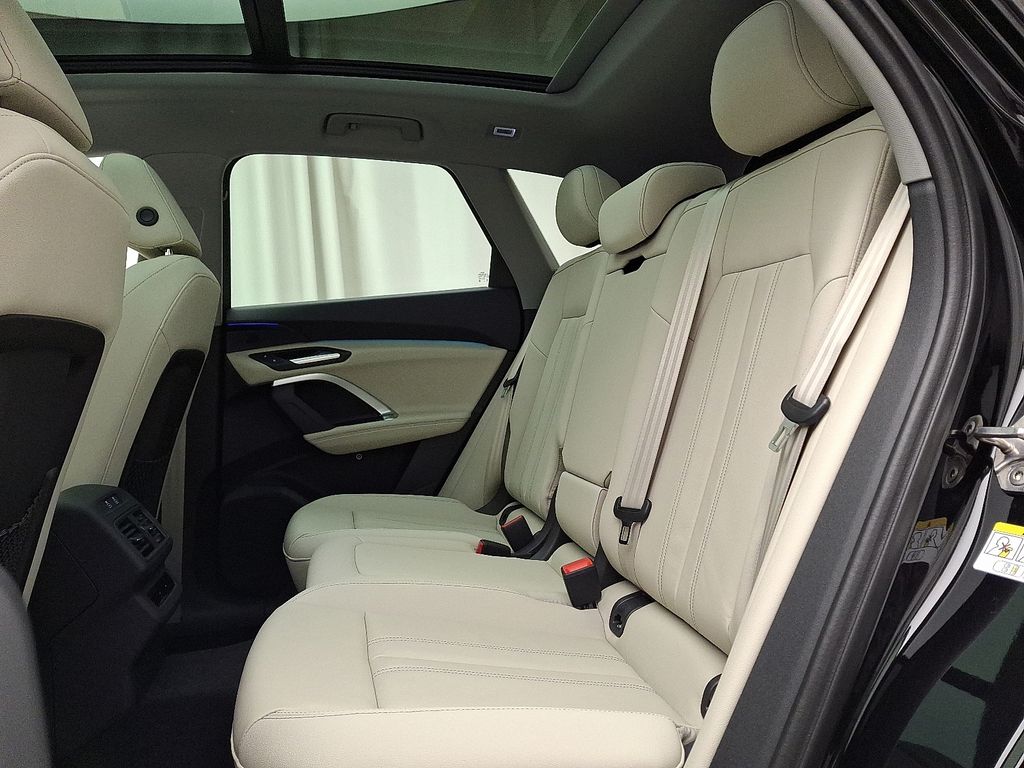 Thumbnail: 2025 Audi Q5 - 6