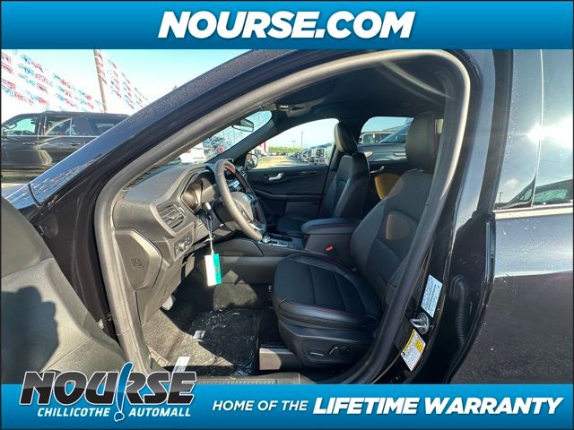 2025 Ford Escape Hybrid ST-Line photo