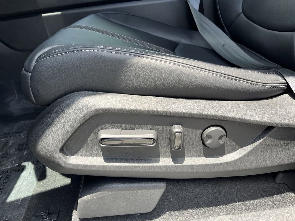 new 2025 Honda Pilot car, priced at $43,195