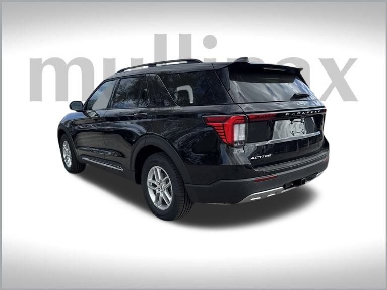 2025 Ford Explorer photo 2