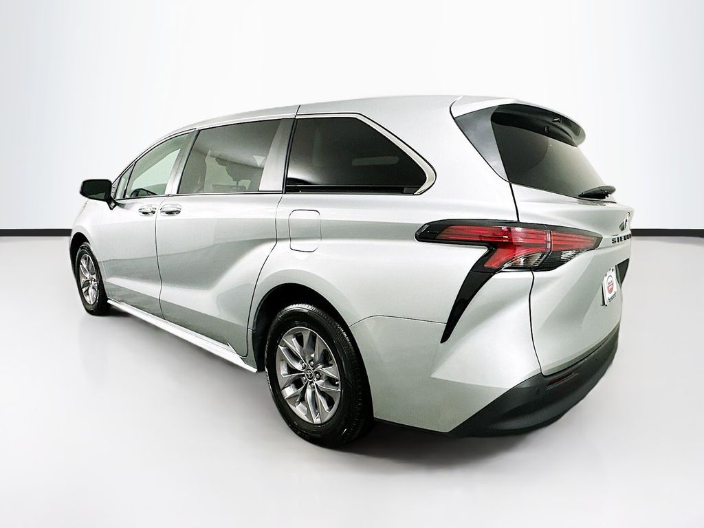 2022 Toyota Sienna XLE 7