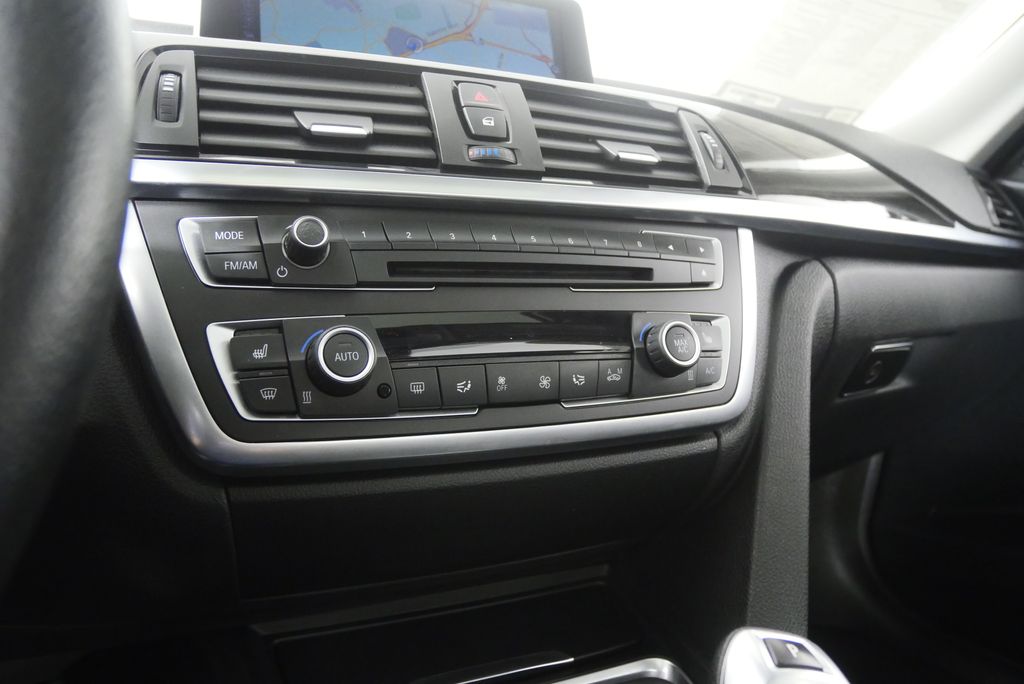 Thumbnail: 2015 BMW 3 Series - 23