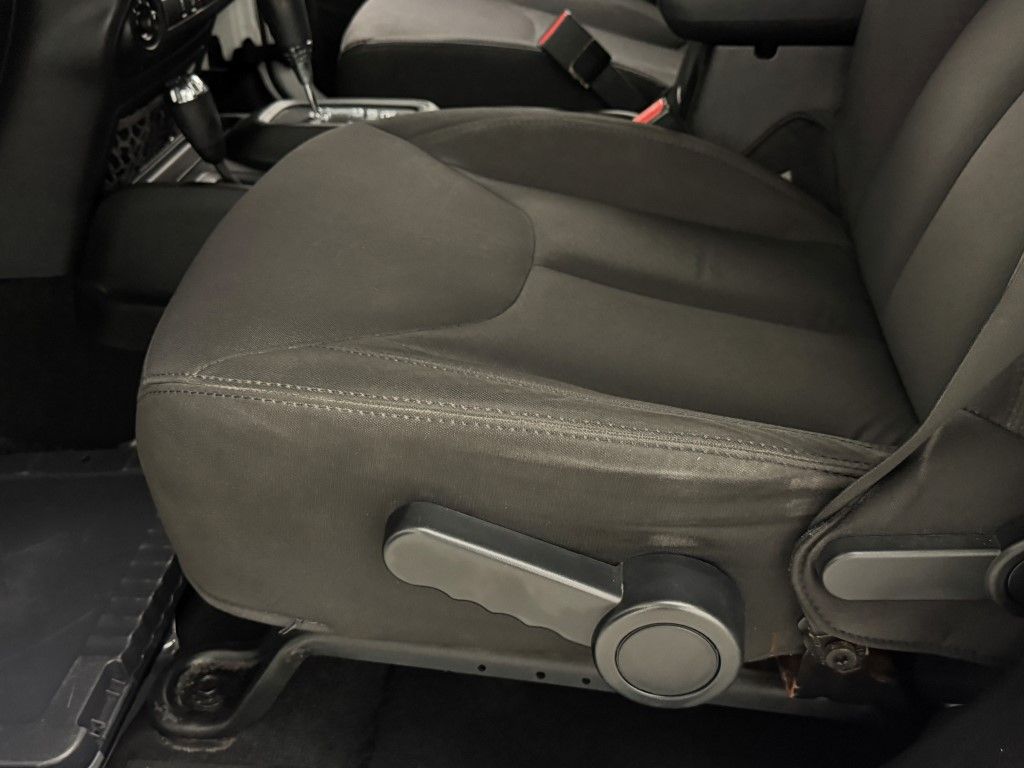 Thumbnail: 2014 Jeep Wrangler - 19