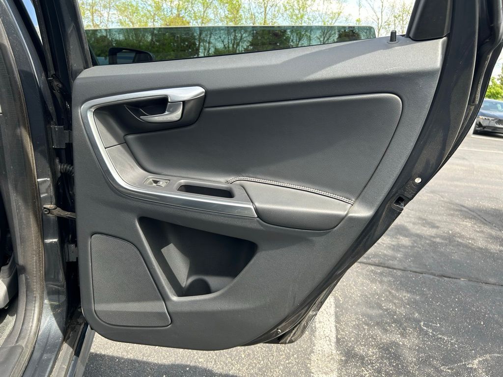 2015 Volvo XC60 T6 23